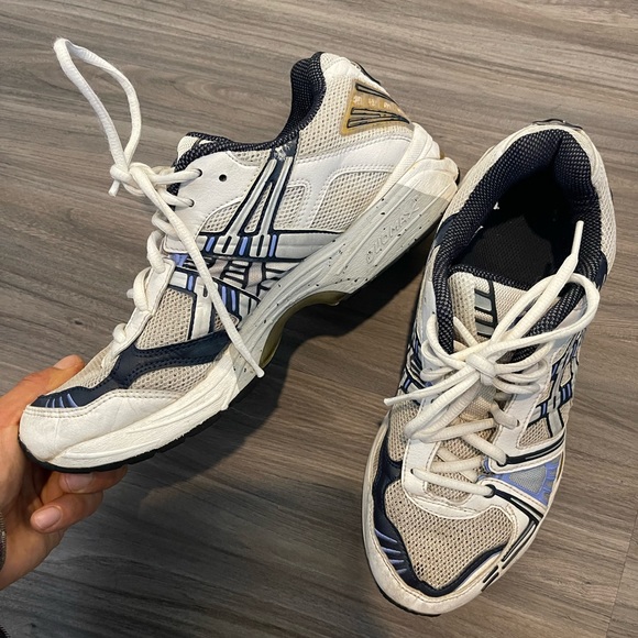 [SOLD] ASICS running shoes - Picture 2 of 7
